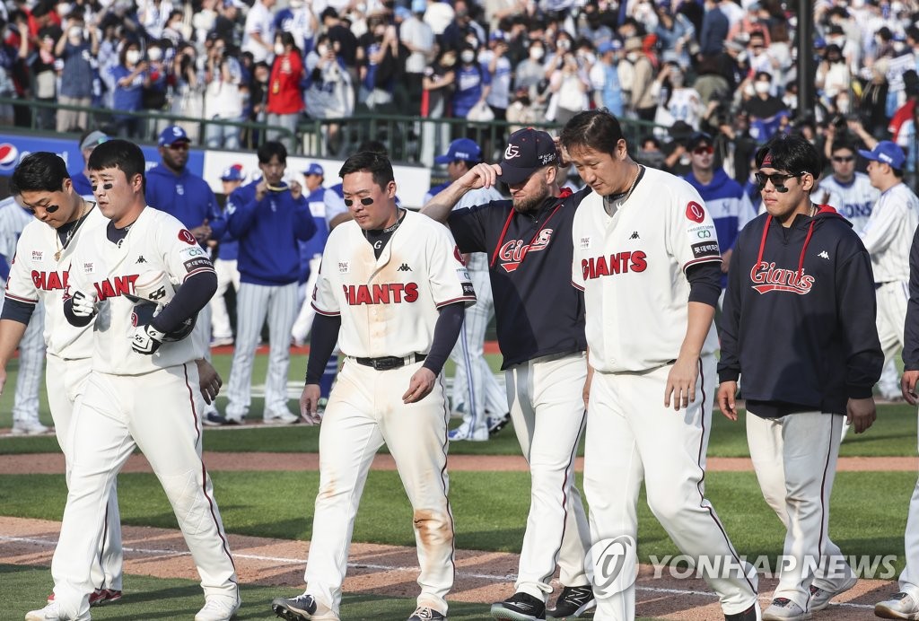 롯데, 홈에서 삼성에 스윕패