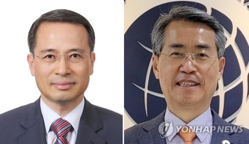 Ces photos fournies par le bureau présidentiel montrent Kim Kyou-hyun (à g.) et Kwon Chun-taek. (Revente et archivage interdits) 