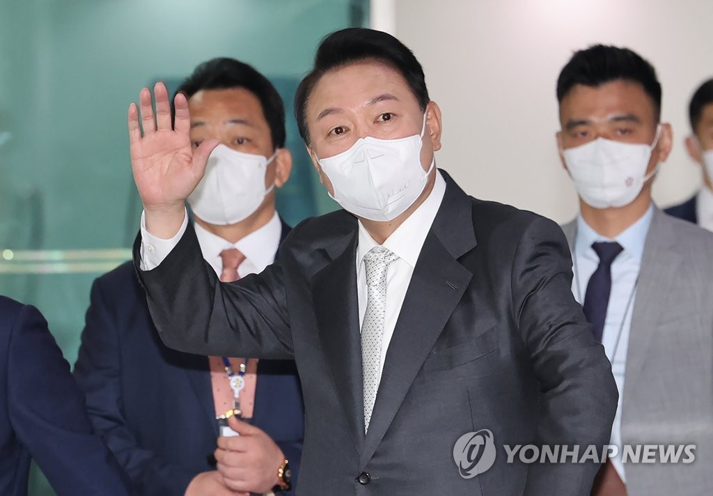 Yoon nomme officiellement les ministres des Affaires étrangères et de l'Intérieur