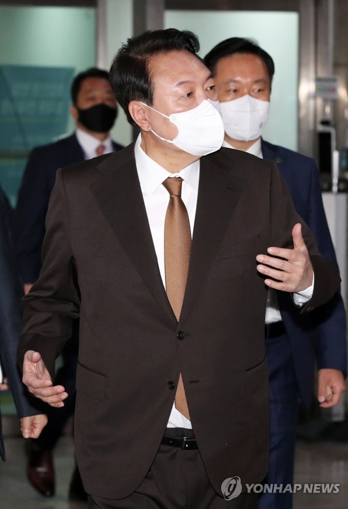 President Yoon Suk-yeol speaks to reporters as he arrives for work at the presidential office in Seoul on May 17, 2022. (Pool photo) (Yonhap)