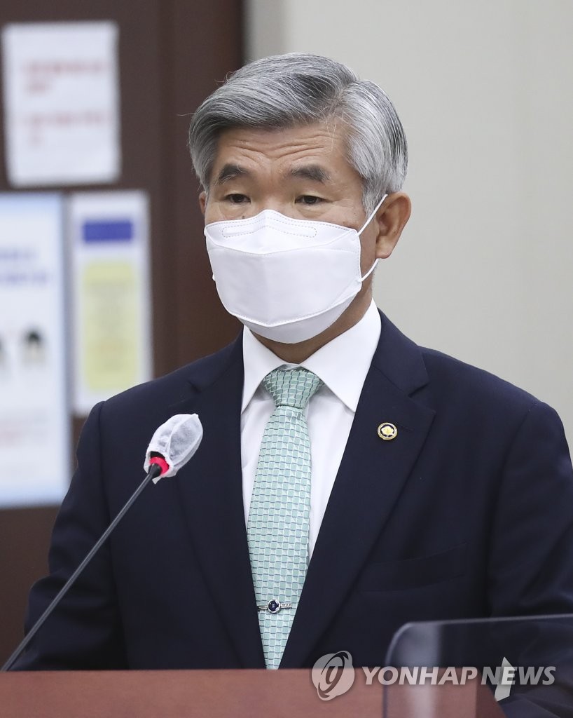 Lee Ki-sik, chef de l'Administration des effectifs militaires (MMA), prend la parole lors d'une session parlementaire à l'Assemblée nationale à Séoul, le mardi 17 mai 2022. (Pool photo)
