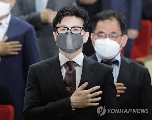 한동훈 임명강행에 정국 급랭…한덕수 인준 표결 앞 여야 '전운'
