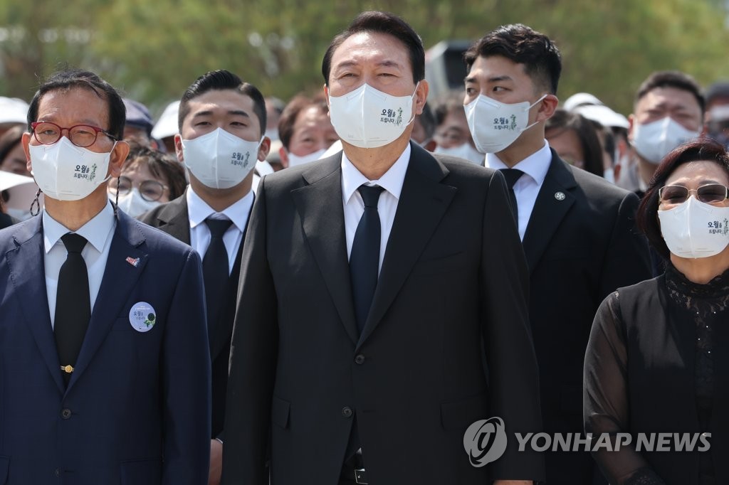 كوريا الجنوبية تحتفل بالذكرى السنوية الثانية والأربعين للانتفاضة المؤيدة للديمقراطية