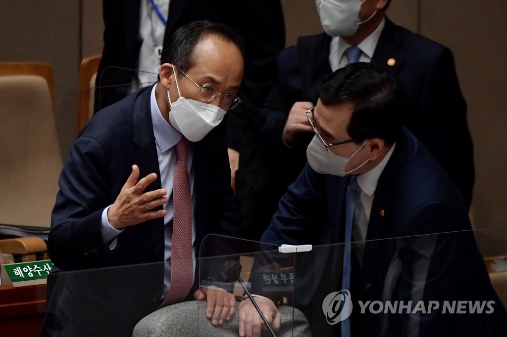 대화하는 추경호 경제부총리 | 연합뉴스