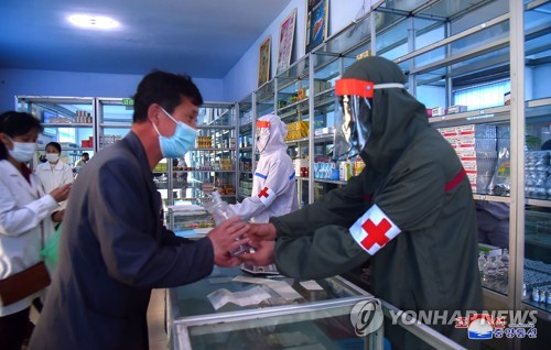 Soldados norcoreanos para la distribución de medicamentos