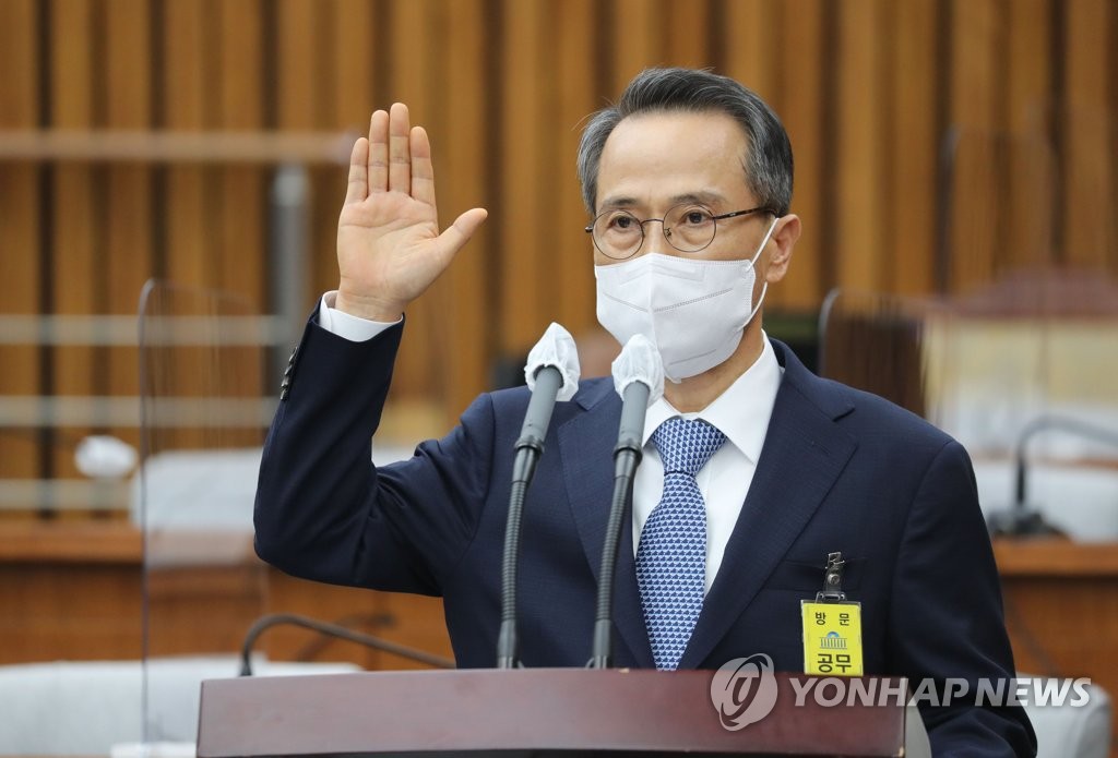 선서하는 김규현 국가정보원장 후보자