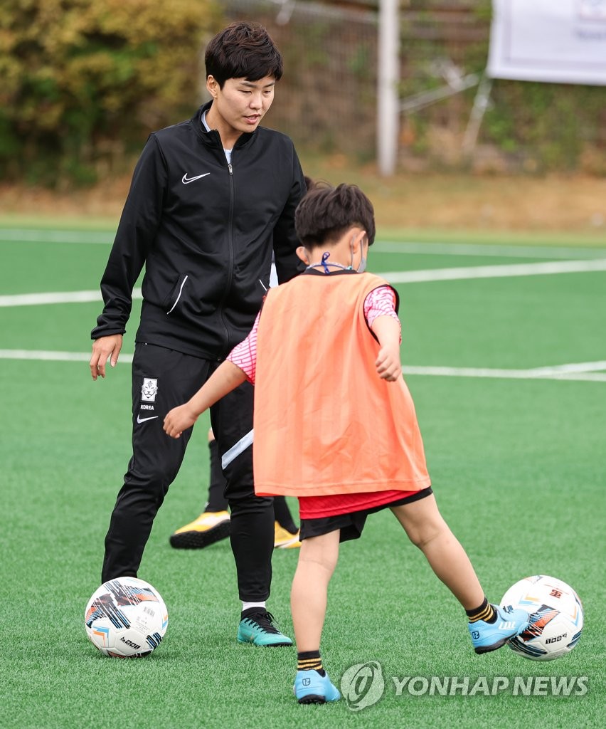 池笑然がサッカー教室 聯合ニュース