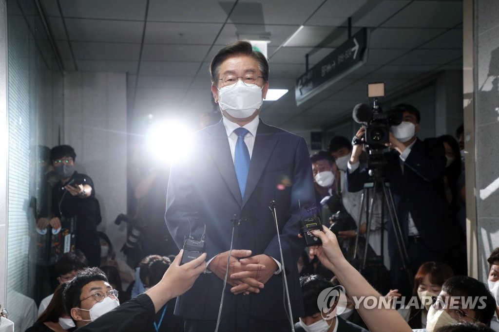 Rep. Lee Jae-myung of the main opposition Democratic Party answers reporters' questions on his way to his office in the National Assembly complex in Seoul on June 7, 2022. (Pool photo) (Yonhap)