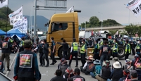 경찰, 화물연대 파업 닷새간 조합원 43명 체포