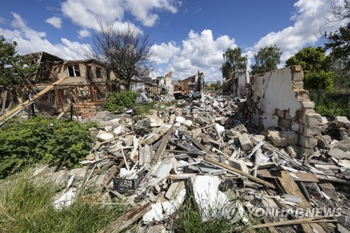 우크라이나군과 러시아군의 전투에 파괴된 북부 마카리우