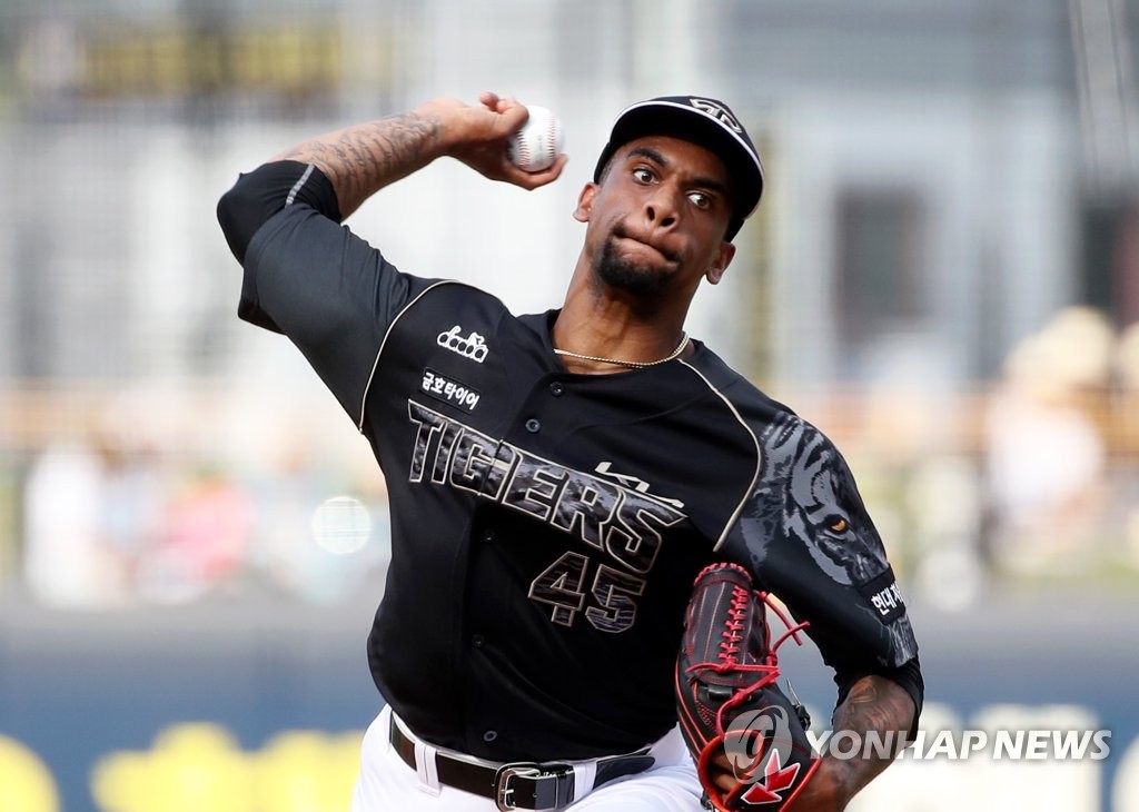 In this file photo from June 19, 2022, Ronnie Williams of the Kia Tigers pitches against the Samsung Lions in the top of the first inning of a Korea Baseball Organization regular season game at Gwangju-Kia Champions Field in Gwangju, 270 kilometers south of Seoul. (Yonhap)