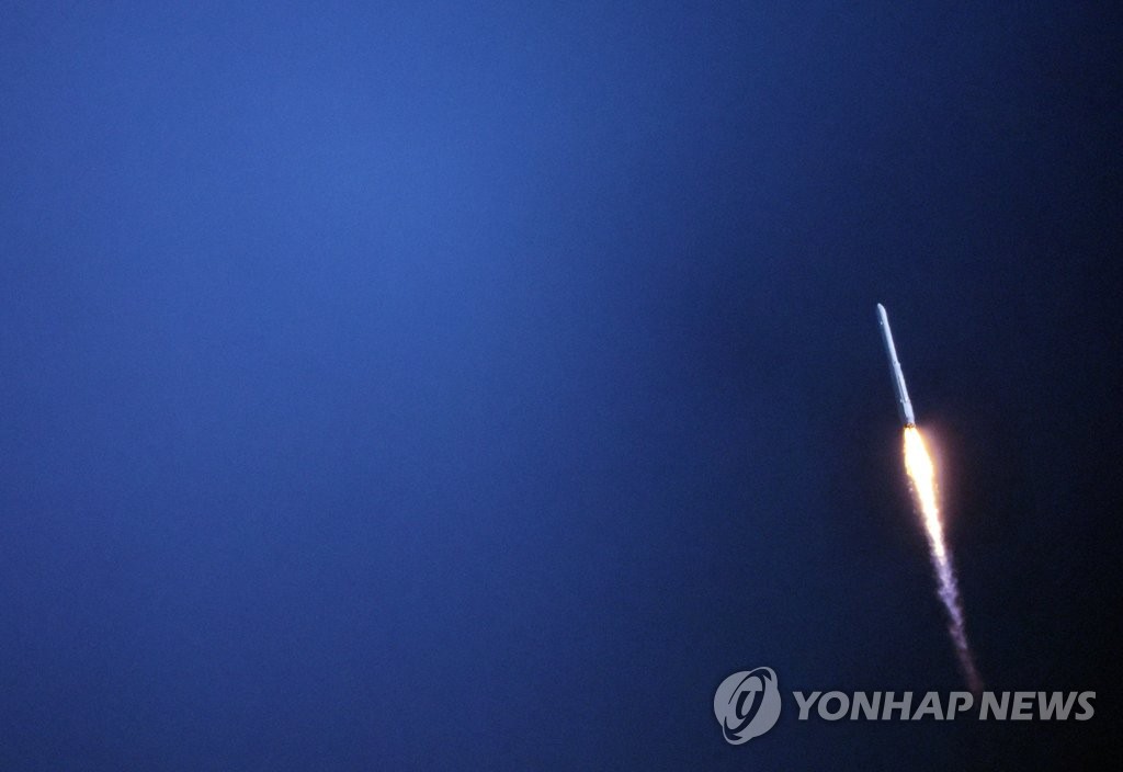 La fusée spatiale Nuri (KSLV-II) se dirige vers l'espace après son lancement du centre spatial de Naro à Goheung, dans la province du Jeolla du Sud, à 473 km au sud de Séoul, le mardi 21 juin 2022. Il s'agit de la deuxième tentative de lancement de Nuri après un échec en octobre 2021.