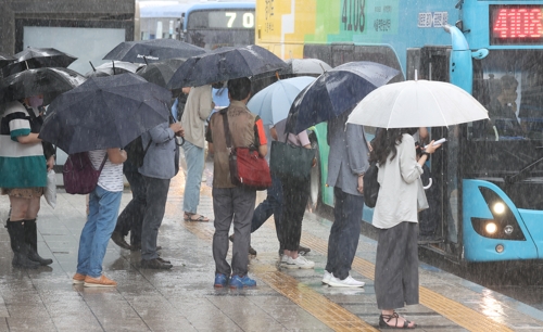 تساقط أمطار غزيرة في سيئول