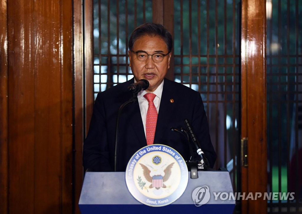 South Korean Foreign Minister Park Jin speaks during a U.S. Independence Day reception at the official residence of U.S. Ambassador to South Korea Philip Goldberg in Seoul on July 13, 2022. (Pool photo) (Yonhap)