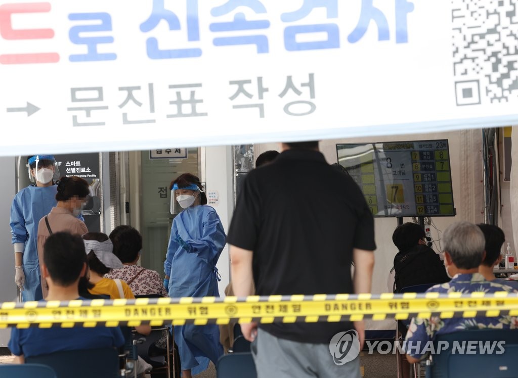 韓国の新規コロナ感染者３万８８８２人　前週比２倍超続く＝海外流入２６１人