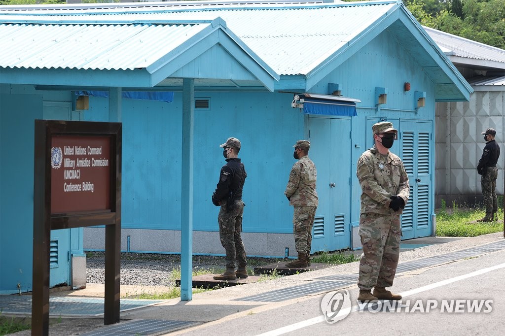 South Korean and U.S. soldiers are on guard at the Joint Security Area of the inter-Korean truce village of Panmunjom on July 19, 2022, as its tour reopened after years of suspension due to the pandemic. (Yonhap)