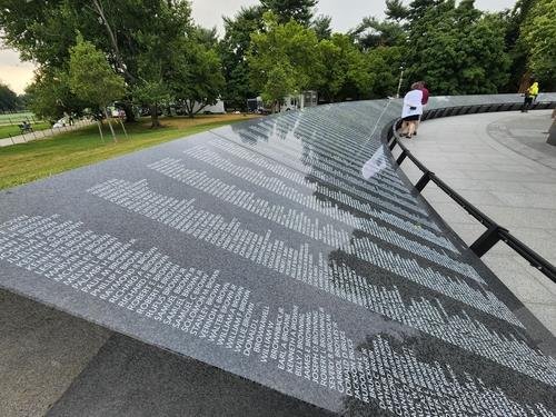 美 워싱턴 D.C.에 건립된 '한국전 전사자 추모의 벽'