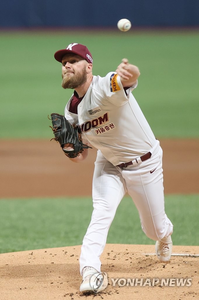 Baseball: Kiwoom Heroes vs. SSG Landers | Yonhap News Agency