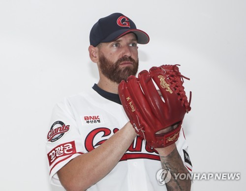 (Yonhap Interview) Reunited with old team, pitcher Dan Straily hoping for taste of KBO postseason