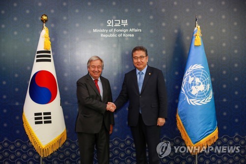 S. Korean FM meets U.N. chief Guterres