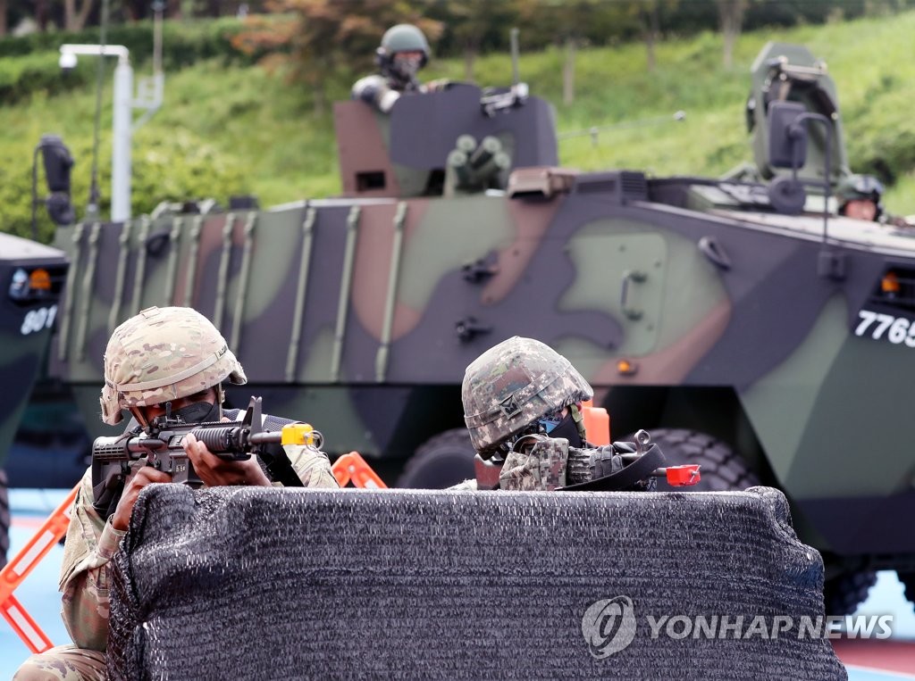 韓国南部の釜山で２９日、テロを想定した訓練を行う韓米両軍＝（聯合ニュース）