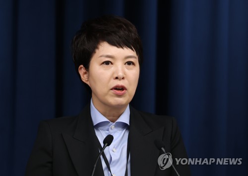 수석비서관회의 브리핑하는 김은혜 홍보수석
