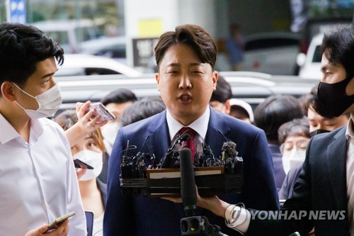 '성상납 의혹' 이준석 전 대표 경찰 출석