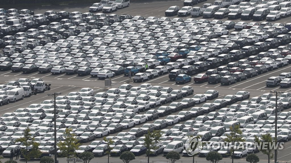 A Sept. 16, 2022, file photo of fully built vehicles stored at a dockyard near Hyundai Motor Co.'s factory in Ulsan, about 300 kilometers southeast of Seoul (Yonhap)