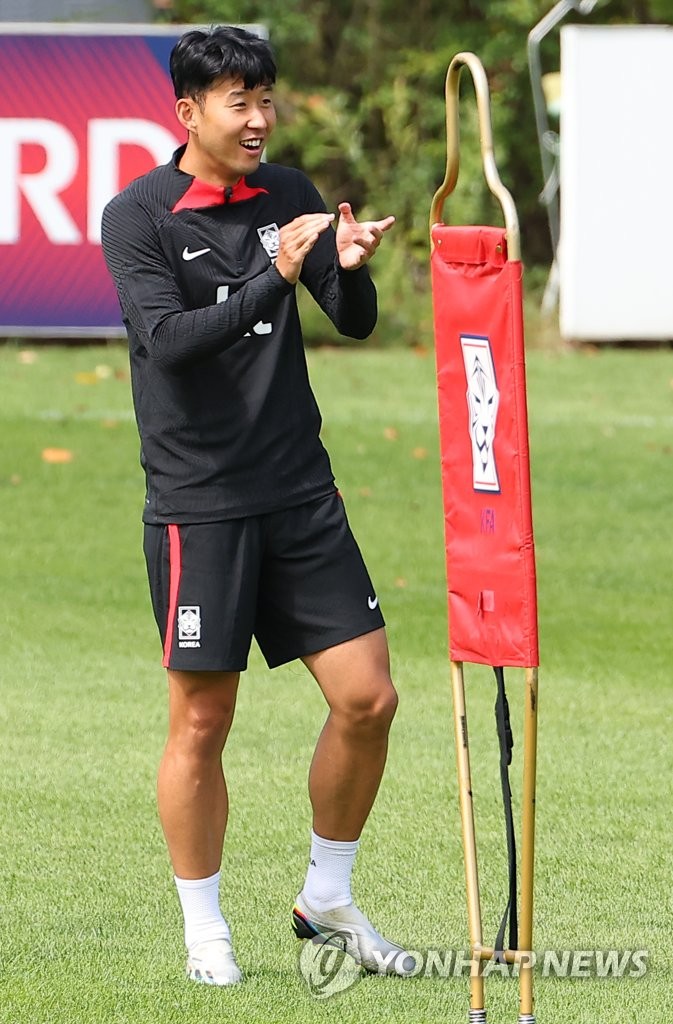 Son Heung-min, captain of the South Korean men's national football team, cheers on his teammates during a training session at the National Football Center in Paju, Gyeonggi Province, on Sept. 20, 2022. (Yonhap)