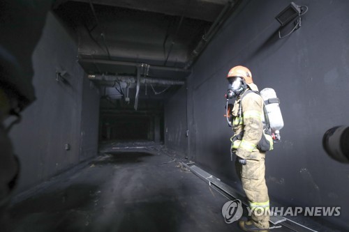 검은 화마가 휩쓸고 지나간 대전 현대아울렛 화재 현장