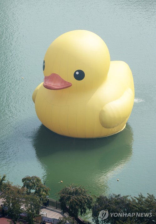 Rubber Duck floating on Seoul lake