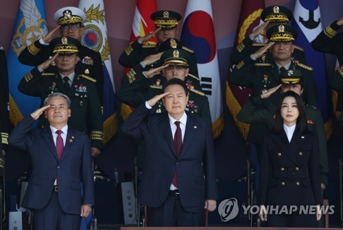 Yoon en una ceremonia del Día de las Fuerzas Armadas