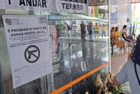 [브라질 대선] 옷 색깔로 지지 후보 응원…투표소엔 총기 반입금지 경고문