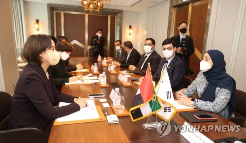 لقاء بين الوزيرتين الكورية والإماراتية في سيئول