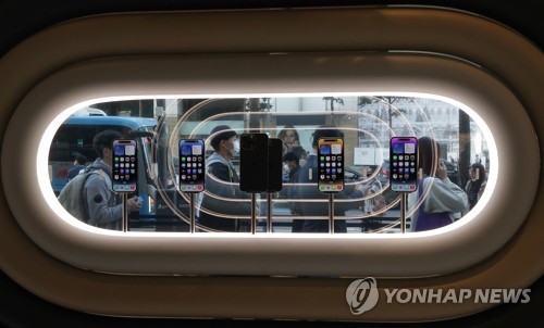 애플, 아이폰14 국내 출시…'플래그십 명동점' 첫 오픈런
