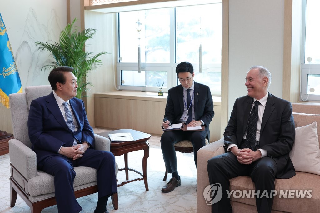 Yoon meets Applied Materials chief