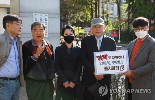 '쥴리 의혹제기' 안해욱 전 회장 등 법정 출석