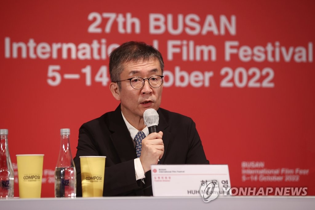 Huh Moon-young, director of the 27th Busan International Film Festival, speaks during a press conference in Busan on Oct. 14, 2022. (Yonhap) 