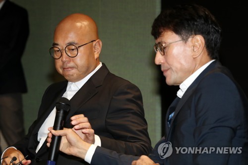 '대표 사퇴' 카카오, 반등 뒤 하락…다시 5만원선 붕괴(종합)