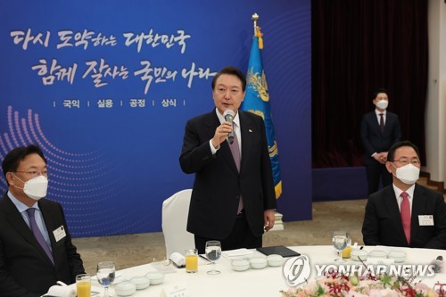 الرئيس «يون» يشدد على أهمية الإيمان الراسخ بالديمقراطية الليبرالية