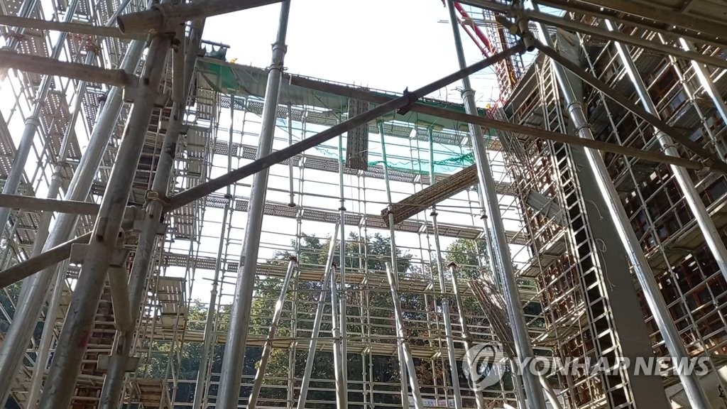 (عاجل)مقتل عامل أجنبي في موقع للإنشاء في آنسيونغ من بين 5 عمال تعرضوا للسقوط - 1