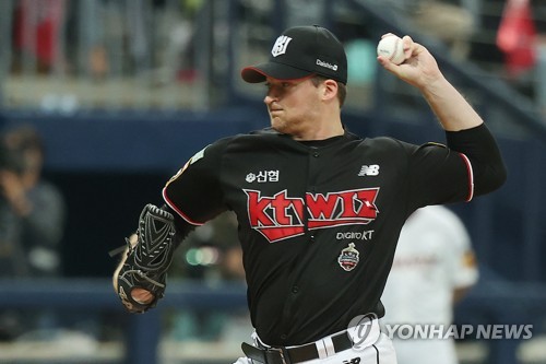 In this file photo from Oct. 22, 2022, KT Wiz starter Wes Benjamin pitches against the Kiwoom Heroes during the bottom of the first inning of Game 5 of the first round in the Korea Baseball Organization postseason at Gocheok Sky Dome in Seoul. (Yonhap)