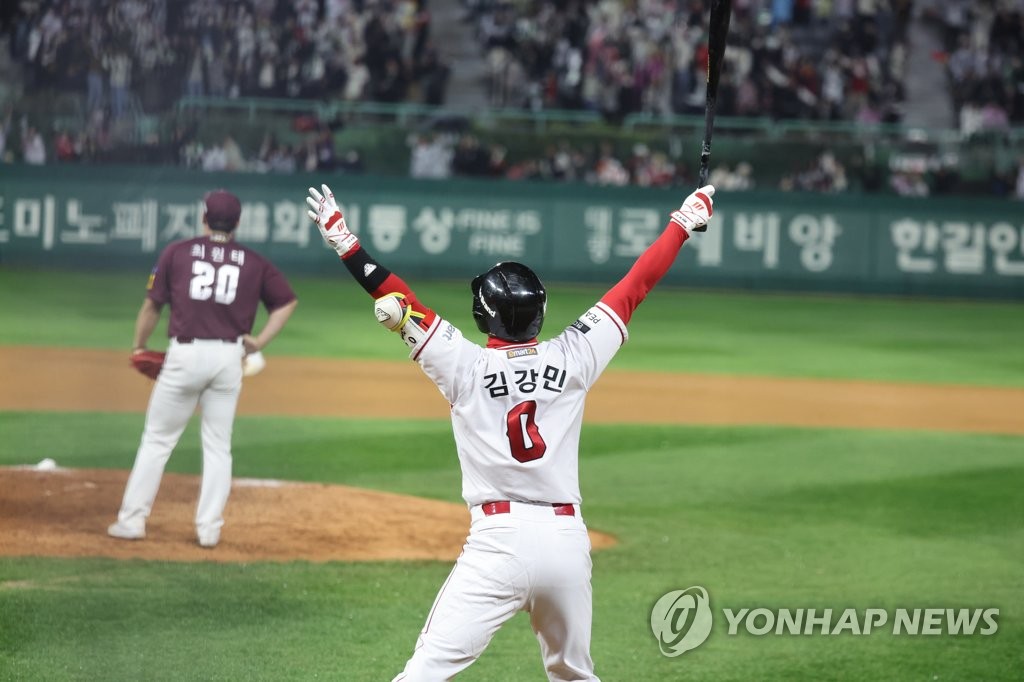 Kim Kang-min of the SSG Landers celebrates his walkoff, three-run home run against the Kiwoom Heroes during the bottom of the ninth inning of Game 5 of the Korean Series at Incheon SSG Landers Field in Incheon, 30 kilometers west of Seoul, on Nov. 7, 2022. (Yonhap)