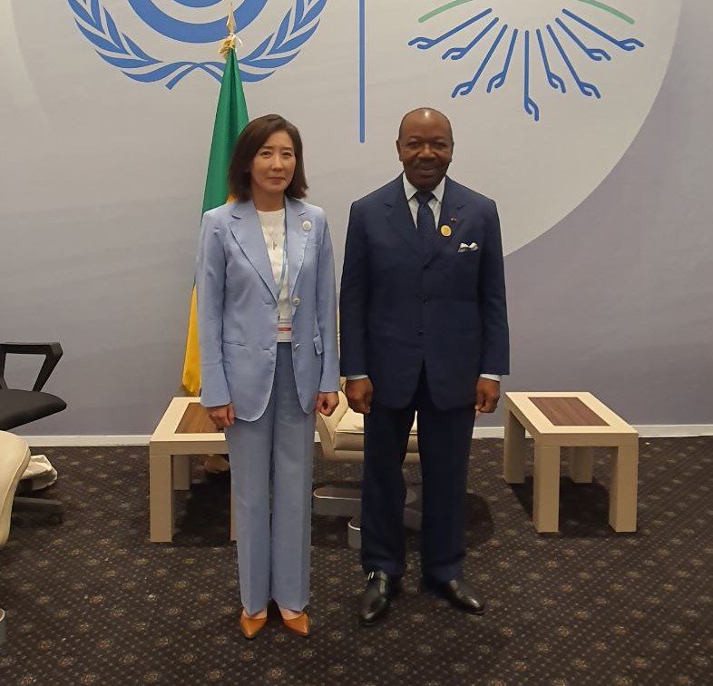 COP27 : l'ambassadrice pour le climat discute avec le président gabonais de la coopération bilatérale