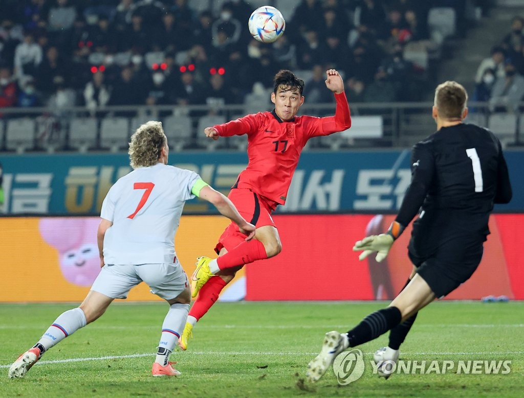 송민규 