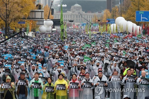 서울 도심서 6만명 규모 전국노동자대회…빗속 교통 혼잡
