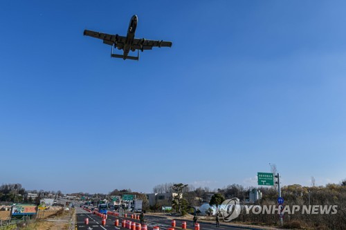 كوريا الجنوبية والولايات المتحدة تجريان تدريبات مشتركة على الهبوط والإقلاع على مدرج لحالات الطوارئ
