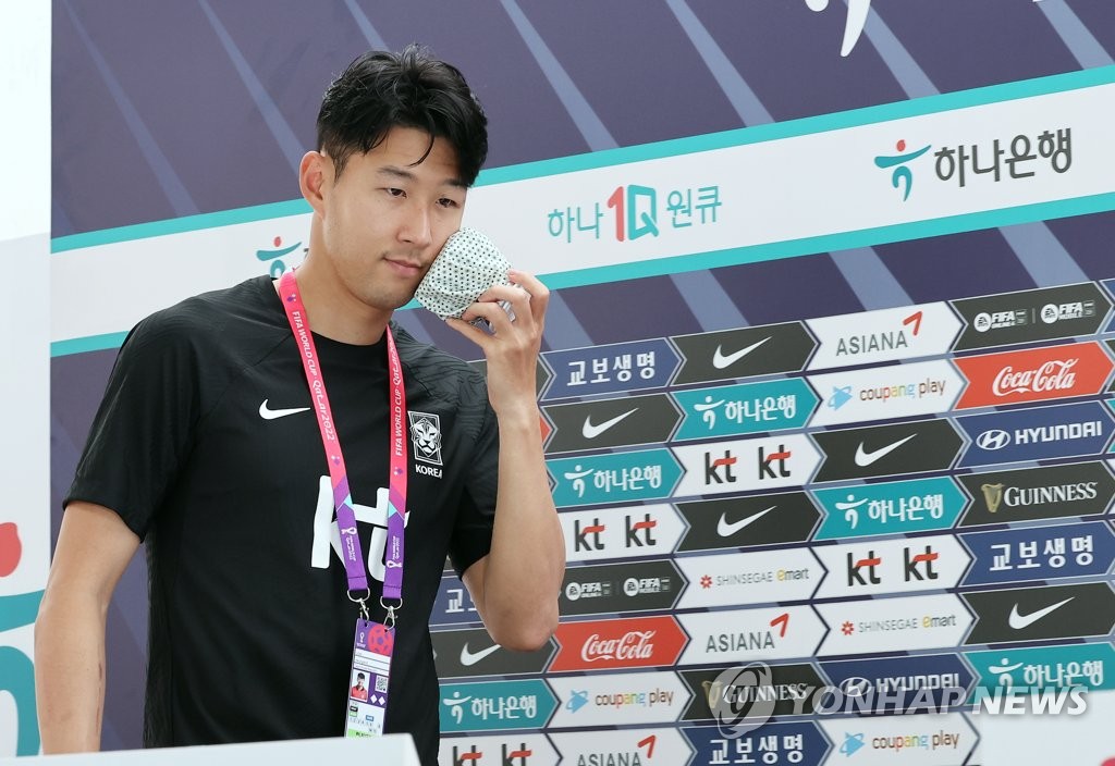 South Korean captain Son Heung-min ices his face before a press conference following a training session for the FIFA World Cup at Al Egla Training Facility in Doha on Nov. 16, 2022. (Yonhap)