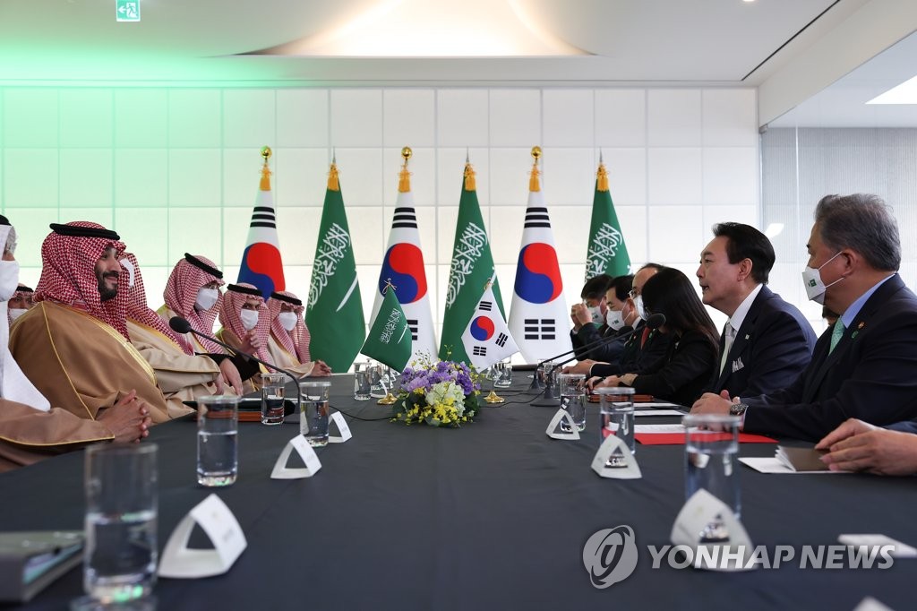 الرئيس يون يناقش مع ولي العهد السعودي محمد بن سلمان سبل إحداث قفزة العلاقات بين البلدين - 3