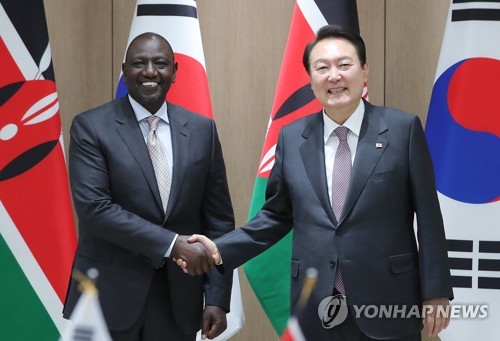 (LEAD) Yoon holds summit with Kenyan leader, expresses intent to push for FTA with Africa